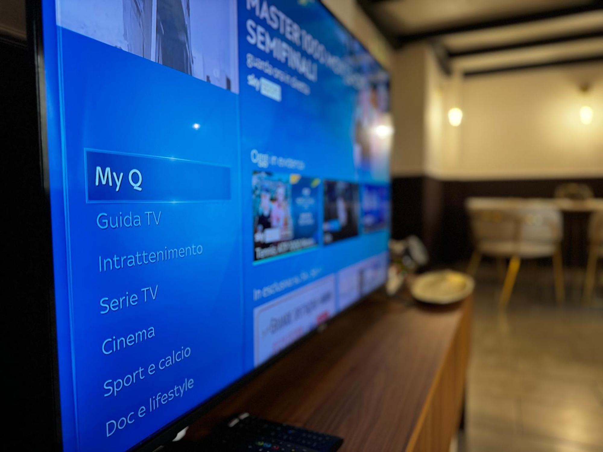Regina Milano In Verona - Sky Tv, Wifi E Breakfast Boxアパートメント エクステリア 写真