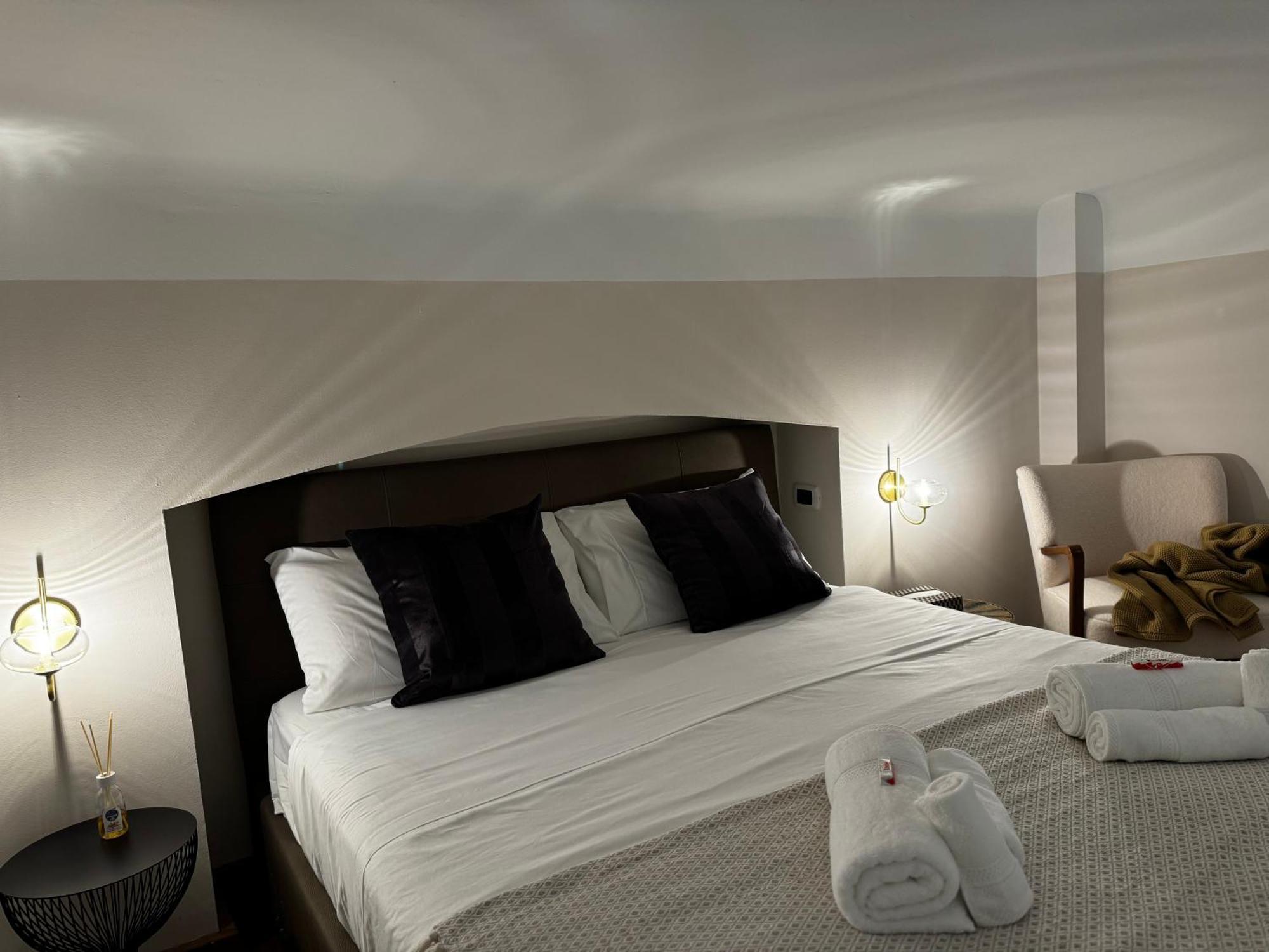 Regina Milano In Verona - Sky Tv, Wifi E Breakfast Boxアパートメント エクステリア 写真